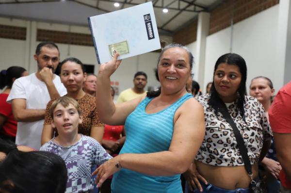 Sorriso: Fam&iacute;lias do Santa Maria I recebem documenta&ccedil;&atilde;o da casa pr&oacute;pria