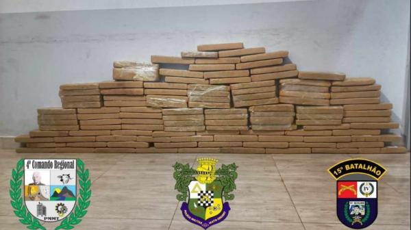 MT:  Adolescente &eacute; apreendido pela PM ap&oacute;s ser flagrado dirigindo carro com 120 quilos de maconha