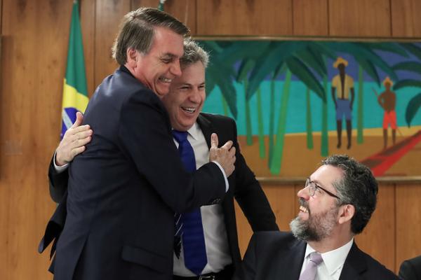 Bolsonaro convida Mauro ao Aliança, mas governador rejeita: não cogito sair do DEM