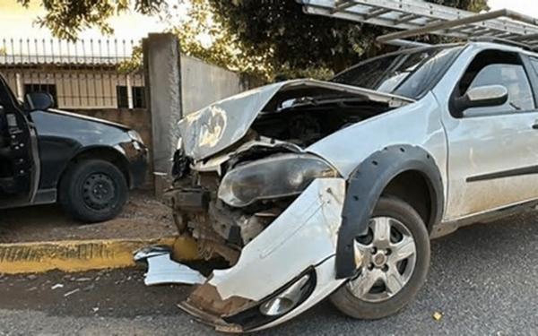 Sorriso: Homem &eacute; socorrido ap&oacute;s batida entre carros na Lupic&iacute;nio Rodrigues
