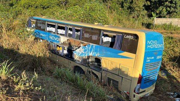 Sorriso: SAMU socorre 05 dos 14 feridos em colis&atilde;o entre carreta e &ocirc;nibus na BR-163