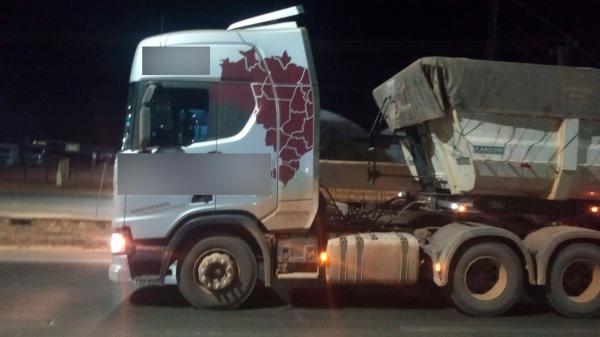 Sorriso: Caminhoneiro b&ecirc;bado liga pisca alerta e para caminh&atilde;o "no meio" da BR-163 para dormir