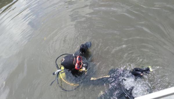 Jovem sai de festa, pula de ponte e desaparece em rio; bombeiros fazem buscas