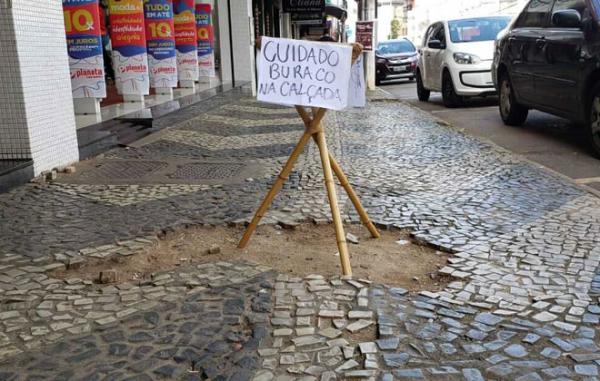 Sorriso: Populares reclamam de calçadas em más condições, e dizem que não da pra andar nem com carrinho de bebê