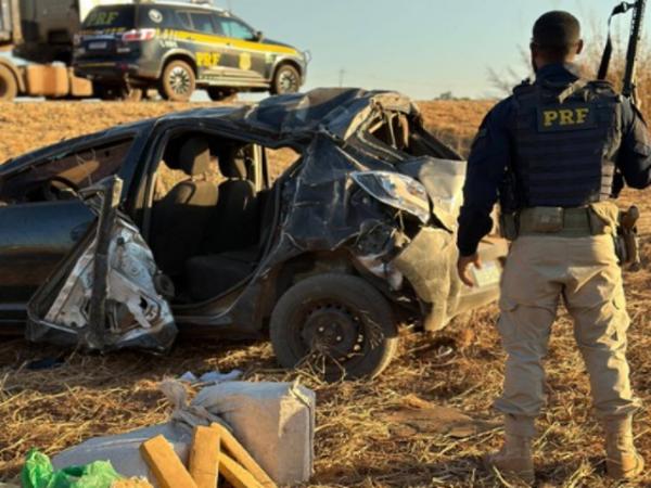 MT: Adolescente é apreendido após capotar carro com 200 tabletes de maconha e skunk na BR-163