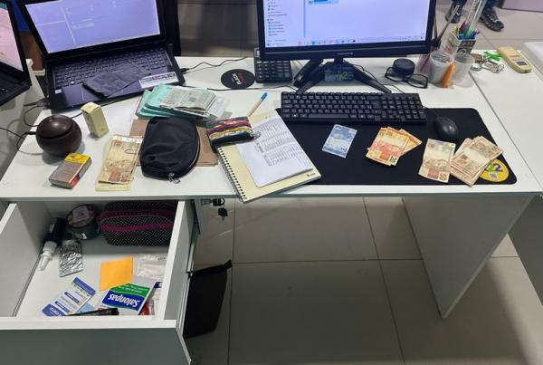 Sinop: PF faz batida em comitê "secreto" de candidato a prefeito e mulher é presa por crime eleitoral