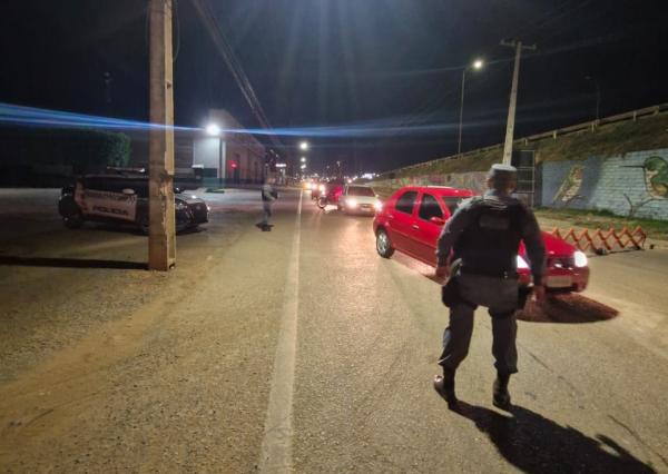 Sorriso: Bêbado é preso após dar chutes e cabeçadas em policiais durante Lei Seca na Idemar Riedi