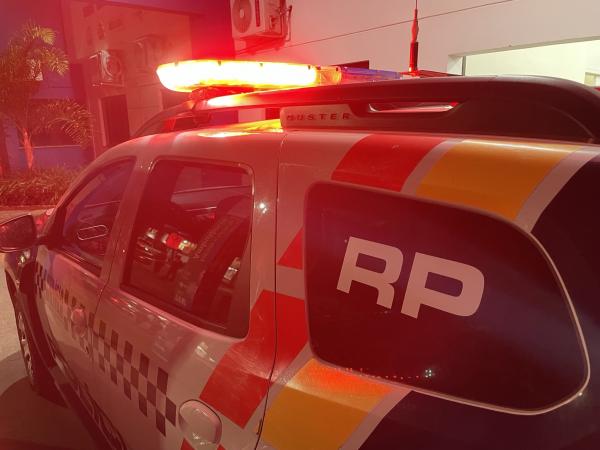 Sorriso: Mulher tem casa invadida e furtada ap&oacute;s ser amea&ccedil;ada de morte, e bandido deixa mensagem na parede: "&Eacute; s&oacute; um aviso"