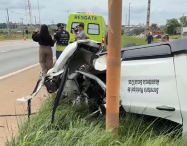 Sinop: Carro de prefeitura colide com carreta e capota ap&oacute;s motorista cochilar no volante na BR-163