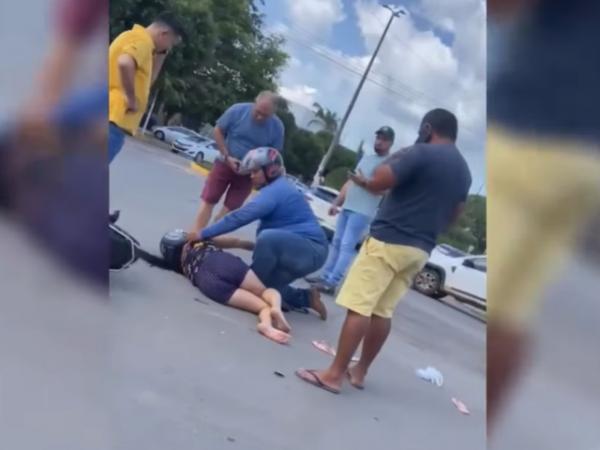 Sorriso: Jovem &eacute; socorrida pelos Bombeiros ap&oacute;s acidente entre carro e moto na Tancredo Neves