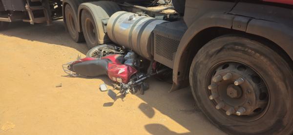 Sorriso: Dois s&atilde;o socorridos ap&oacute;s acidente entre moto e carreta na Av. Idemar Riedi