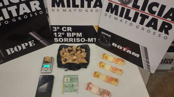 Sorriso: PM prende 2 e apreende droga ap&oacute;s den&uacute;ncia de tr&aacute;fico em bar