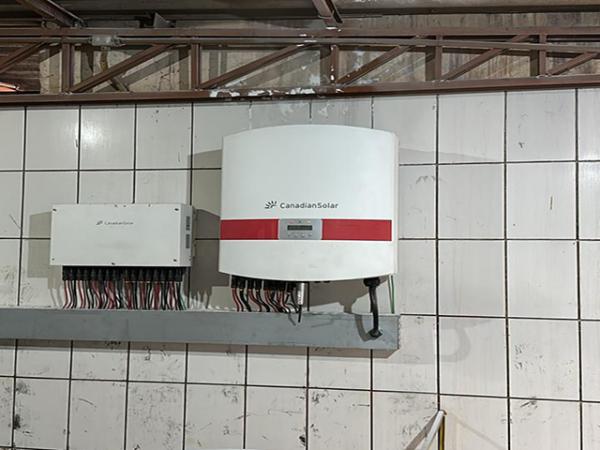 Sorriso: Funcionários controlam princípio de incêndio no inversor de energia solar de posto de combustível