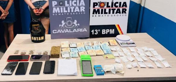 Lucas: Cavalaria e ROTAM apreendem maconha, cocaína, 54 cestas básicas e mais de R$ 18 mil de facção; quatro foram presos