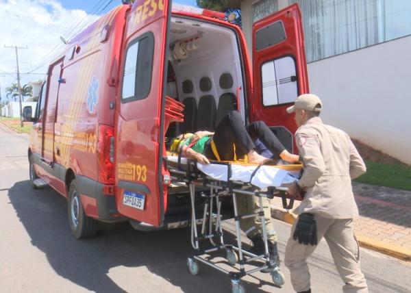 Sorriso: Mulher é socorrida pelos Bombeiros após portão cair sobre ela