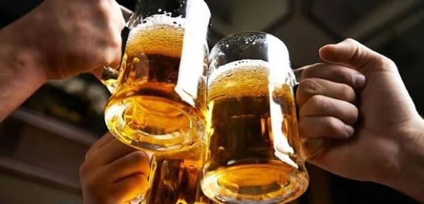 Homem consome R$ 2,9 mil em bebidas alcoólicas em boate, sai sem pagar e é preso