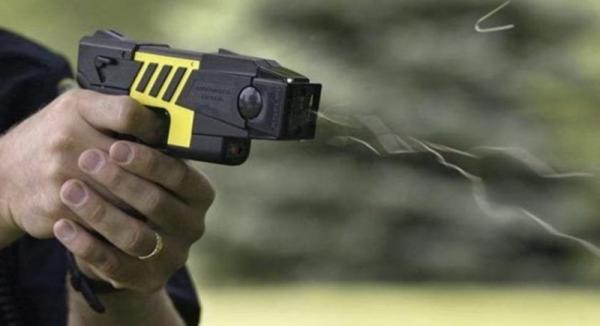 Sorriso: Homem tenta resistir à abordagem, leva "tiro" de arma de choque, é preso e tem Amarok apreendida após denúncia de perturbação de sossego