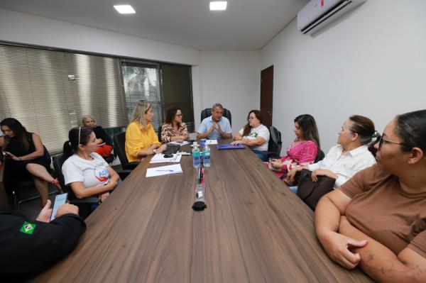 Prefeito e secret&aacute;ria conhecem a proposta de trabalho da ADIN