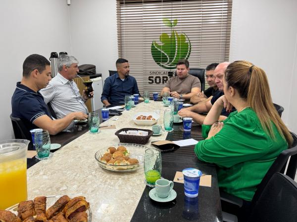Vereadores participam de reuni&atilde;o no Sindicato Rural para discutir demandas do setor