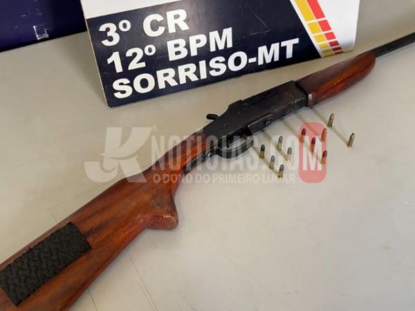 Sorriso: Bêbado é preso pela PM após espancar a esposa; arma foi apreendida