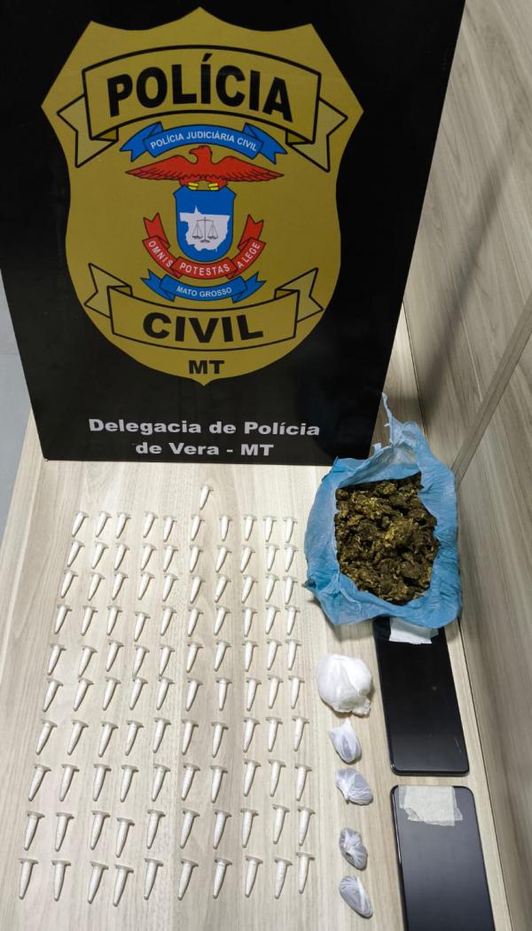 Vera: PC apreende 101 pinos de cocaína, pasta base e maconha escondidas em forro e prende homem com mandado de prisão em aberto