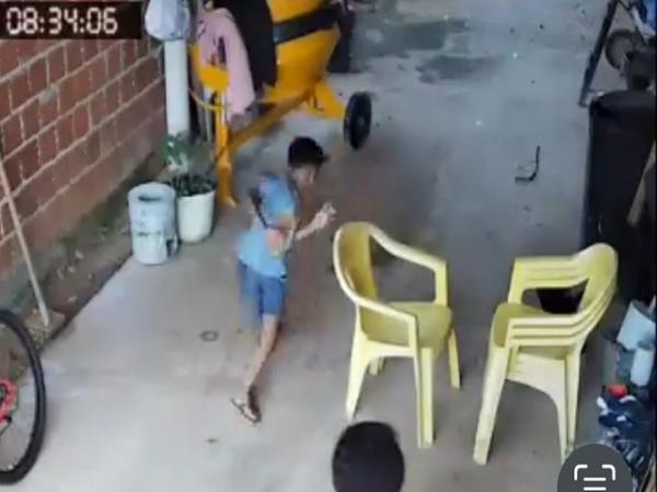 Sorriso: Criança é picada por cobra dentro de casa e é levada para UPA; mãe denuncia terreno sujo no Fraternidade há meses