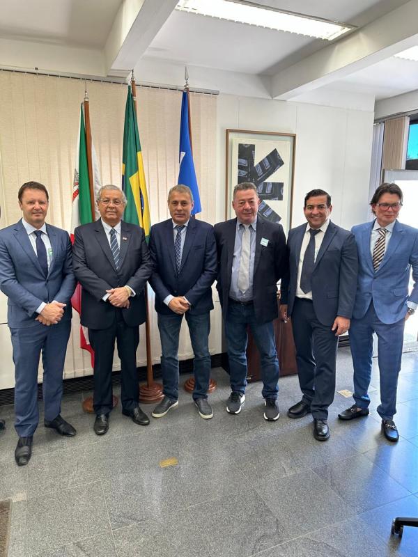 Prefeito Alei busca apoio do senador Jayme Campos para impulsionar o Munic&iacute;pio