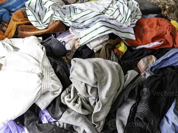Lucas: Marido joga as roupas da esposa na rua e com faca não a deixa entrar em casa