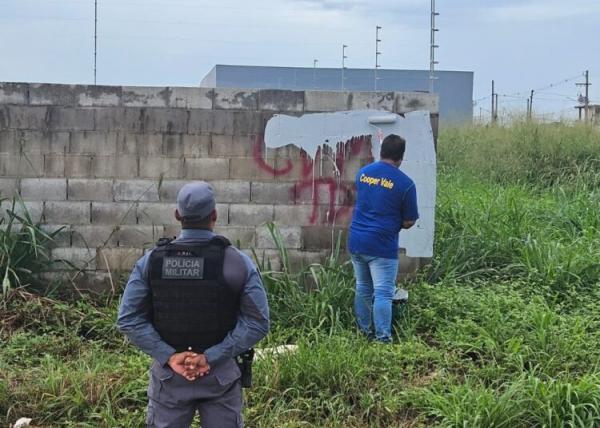 Sorriso: PM e SEMSEP removem pichações do CV em cerca de 40 pontos da cidade