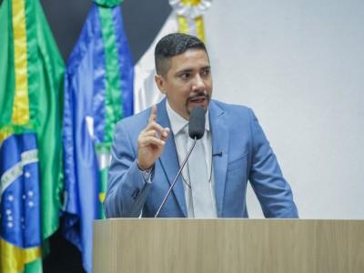 Presidente requer melhoria no sinal de telefonia e internet no Distrito de Carav&aacute;gio