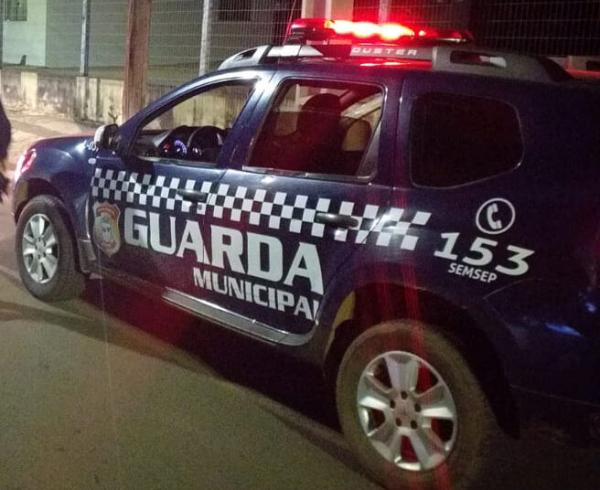 Sorriso: Homem denuncia som alto, vizinha "surta" e quebra garrafas em sua garagem