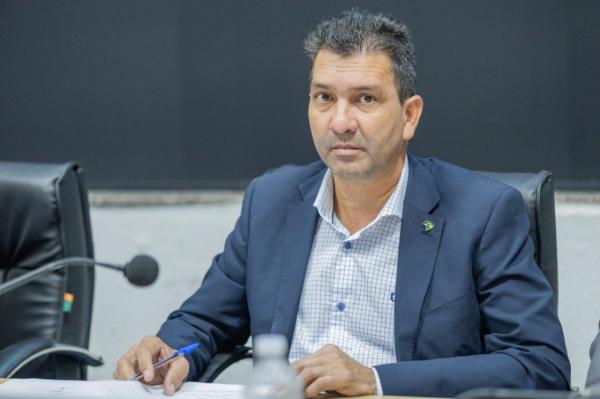 Vereador Darci Gon&ccedil;alves prop&otilde;e faixa elevada para proteger pedestres na Rua Graciliano Ramos