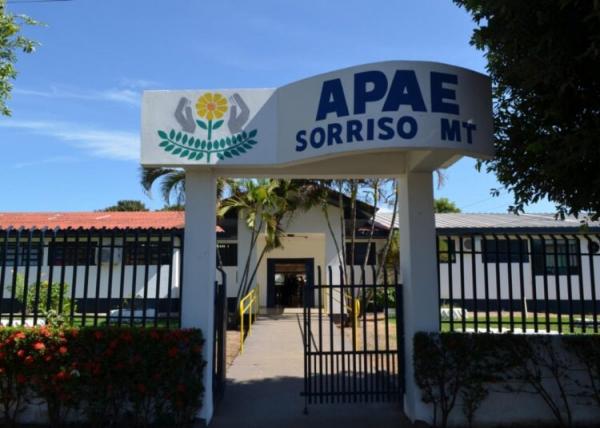 Sorriso: Motorista da APAE é preso após ser flagrado passando a mão nas partes íntimas de aluna incapaz
