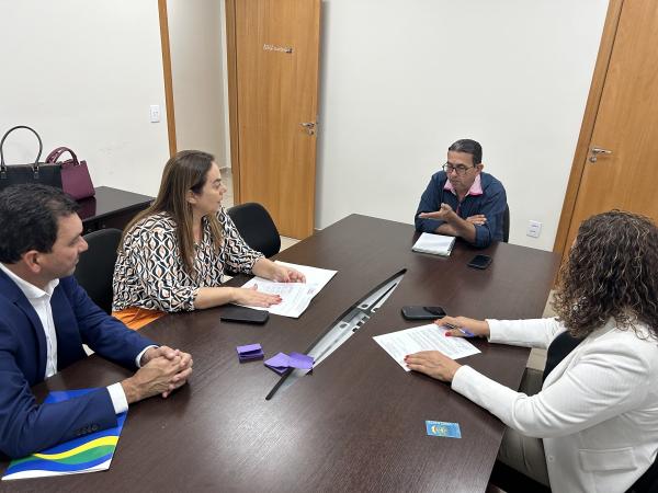 Vereadores solicitam a deputado estadual emendas para cobertura de parquinho de cemeis e para Cultura de Sorriso