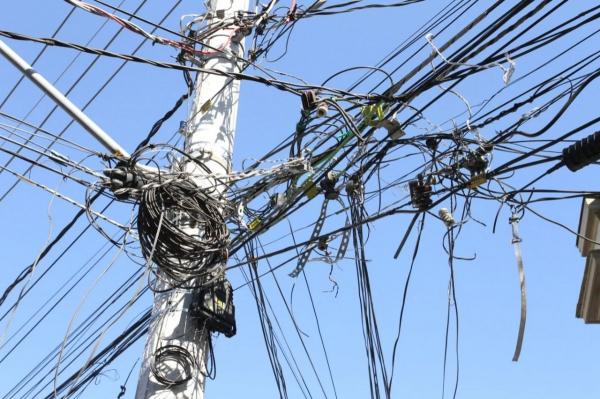 Projeto de Lei que multa uso irregular de postes &eacute; aprovado em Sorriso