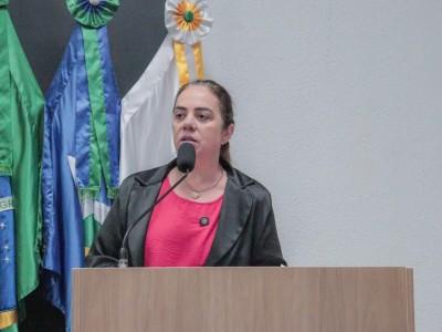 Vereadora quer inclus&atilde;o de coleta de lixo seco no Distrito de Carav&aacute;gio