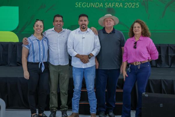 Parlamento sorrisense participa da abertura nacional da colheita do milho