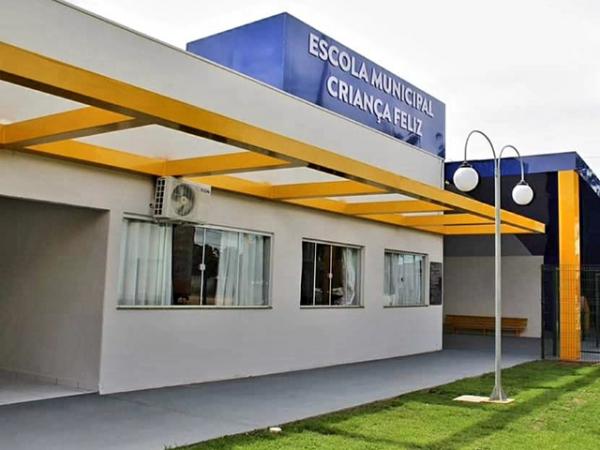 Tapurah: Mulher tenta entrar em creche, diretora nega e ela xinga funcion&aacute;rias de "burras"