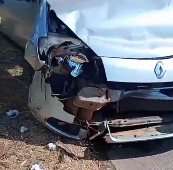 Sorriso: Sandero e Hilux colidem na BR-163 em Primaverinha; uma pessoa foi socorrida