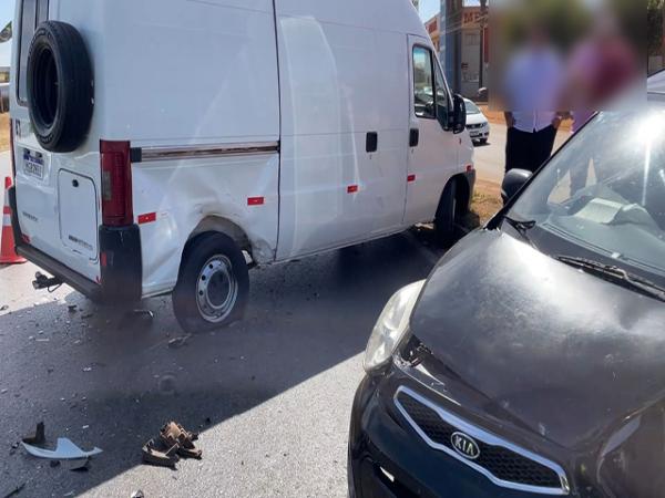 Sorriso: Veja momento de acidente entre Van e carro de passeio no contorno da BR-163 perto da rodovi&aacute;ria