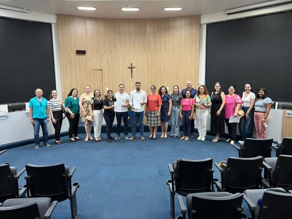 Vereadores escutam psic&oacute;logos que pedem redu&ccedil;&atilde;o de jornada de trabalho de 40 para 30 horas semanais