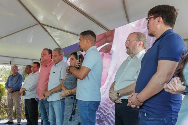 Parlamentares participam da assinatura de conv&ecirc;nio para implanta&ccedil;&atilde;o de maternidade