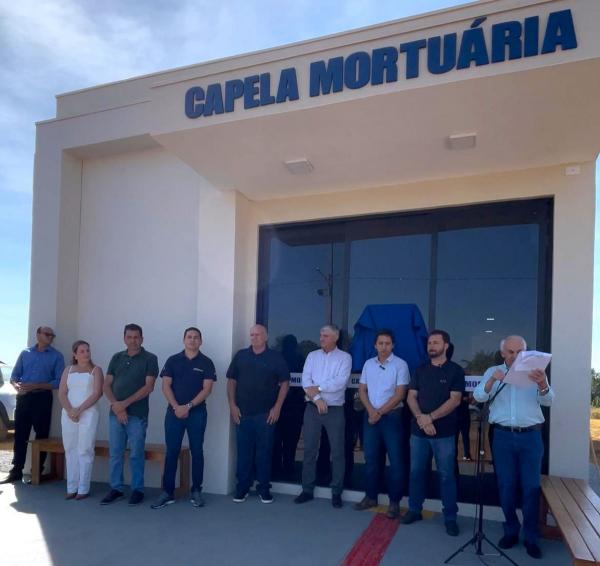 Entregue capela mortu&aacute;ria do distrito de Primavera; vereadores acompanham
