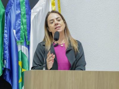 Pavimenta&ccedil;&atilde;o asf&aacute;ltica da estrada principal do Projeto Casulo &eacute; solicitada por vereadora