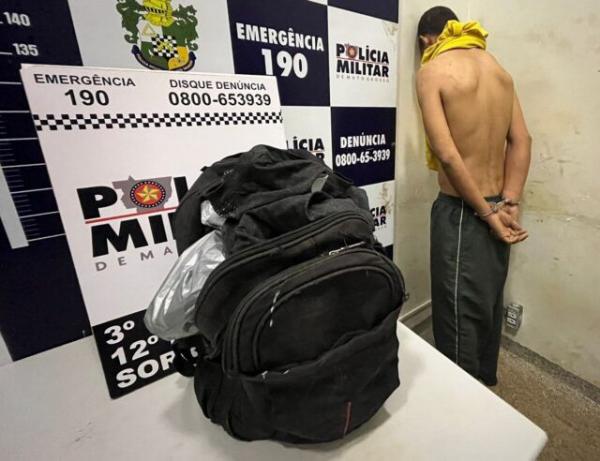 Sorriso: Sgt. Campos Almeida e Cb. Sales "batem o olho" em homem, que estava deitado dentro do Banco do Brasil e descobrem que ele era foragido por homicídio; por ser morador de rua ele achou que ninguém prestaria atenção nele
