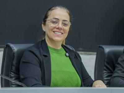 Vereadora pede constru&ccedil;&atilde;o de cemeis e escola no bairro Jardim dos Ip&ecirc;s