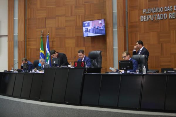 AL aprova aumento de salários e gratificações; oposição questiona