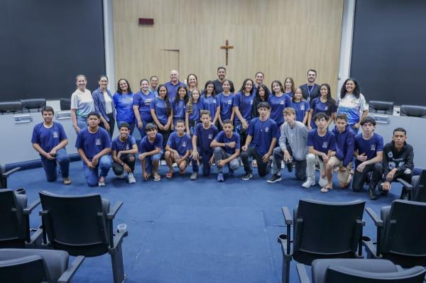Alunos da Escola Municipal Caravágio visitam a Câmara pelo programa Por dentro do Parlamento