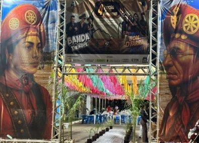 Nova Ubirat&atilde;: Mulher leva soco no rosto de homem durante Noite Nordestina