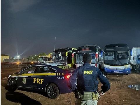 Ônibus, que caiu em rio no Maranhão, foi fiscalizado e multado pela PRF, em Sorriso, por mau estado de conservação e transporte clandestino de passageiros